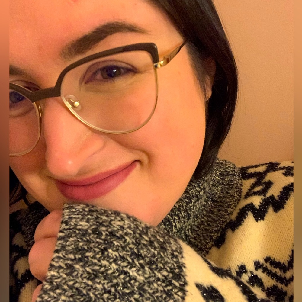 Meet your Posher, Adrienne